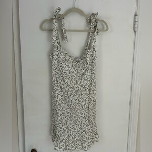 Reformation linen mini dress with scrunch back and tie straps!